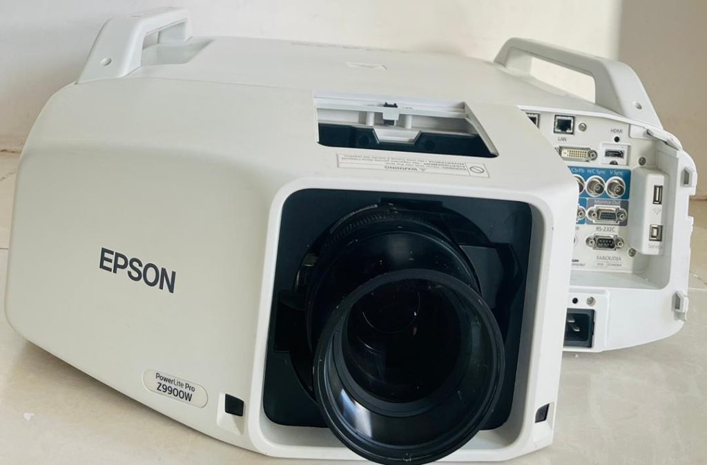 ویدئو پروژکتور Epson Z9900W